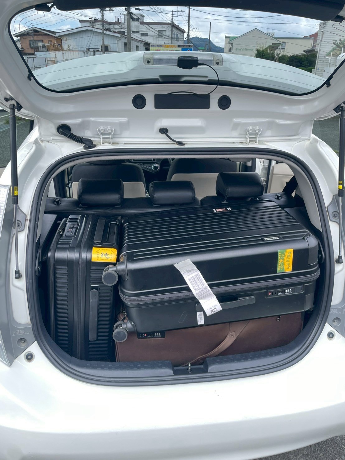 Toyota Aqua - Trunk Image 1