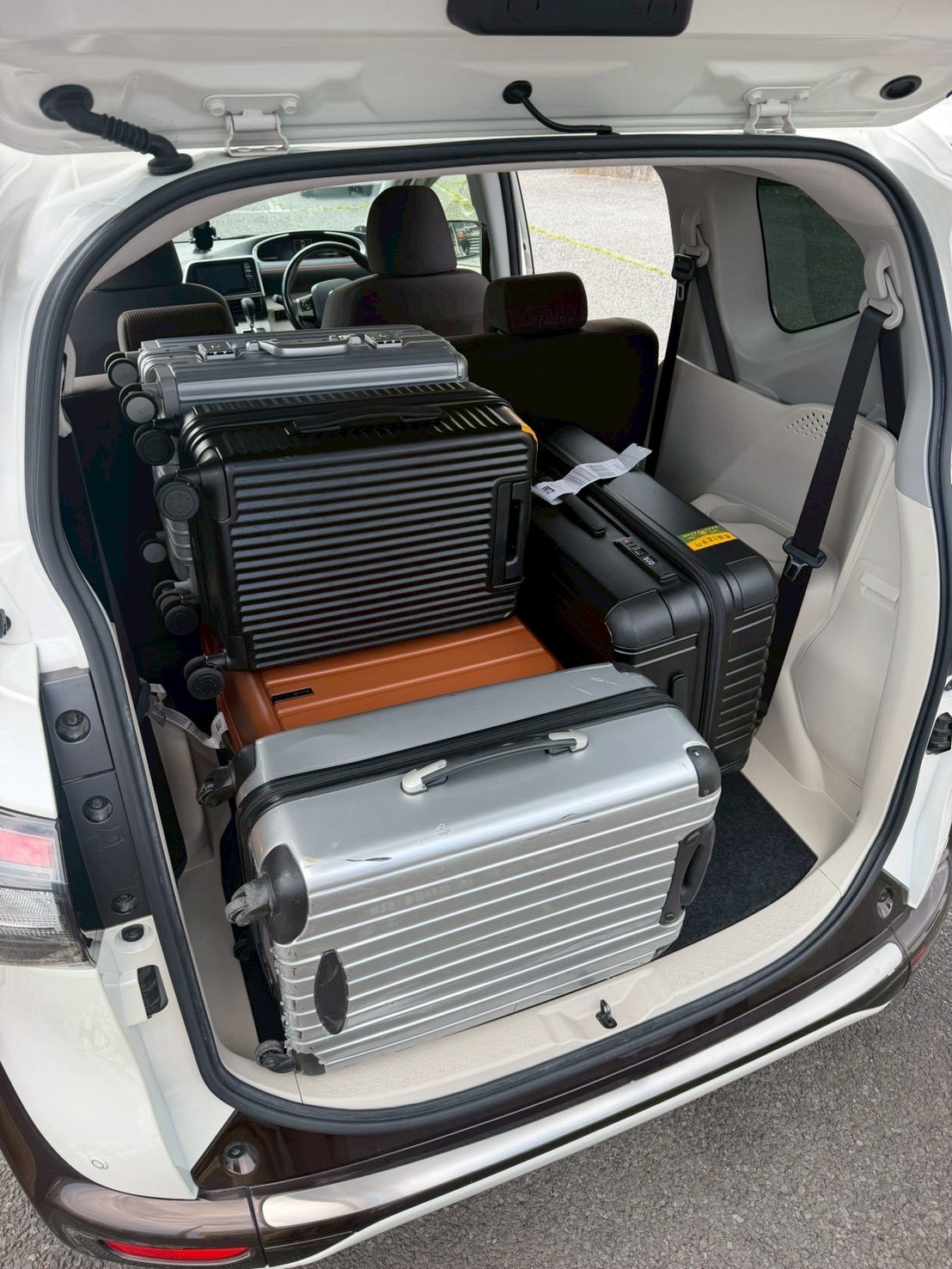 Toyota Sienta - Trunk Image 2
