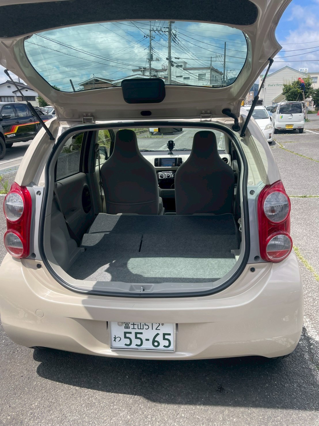 Toyota Passo - Trunk Image 2