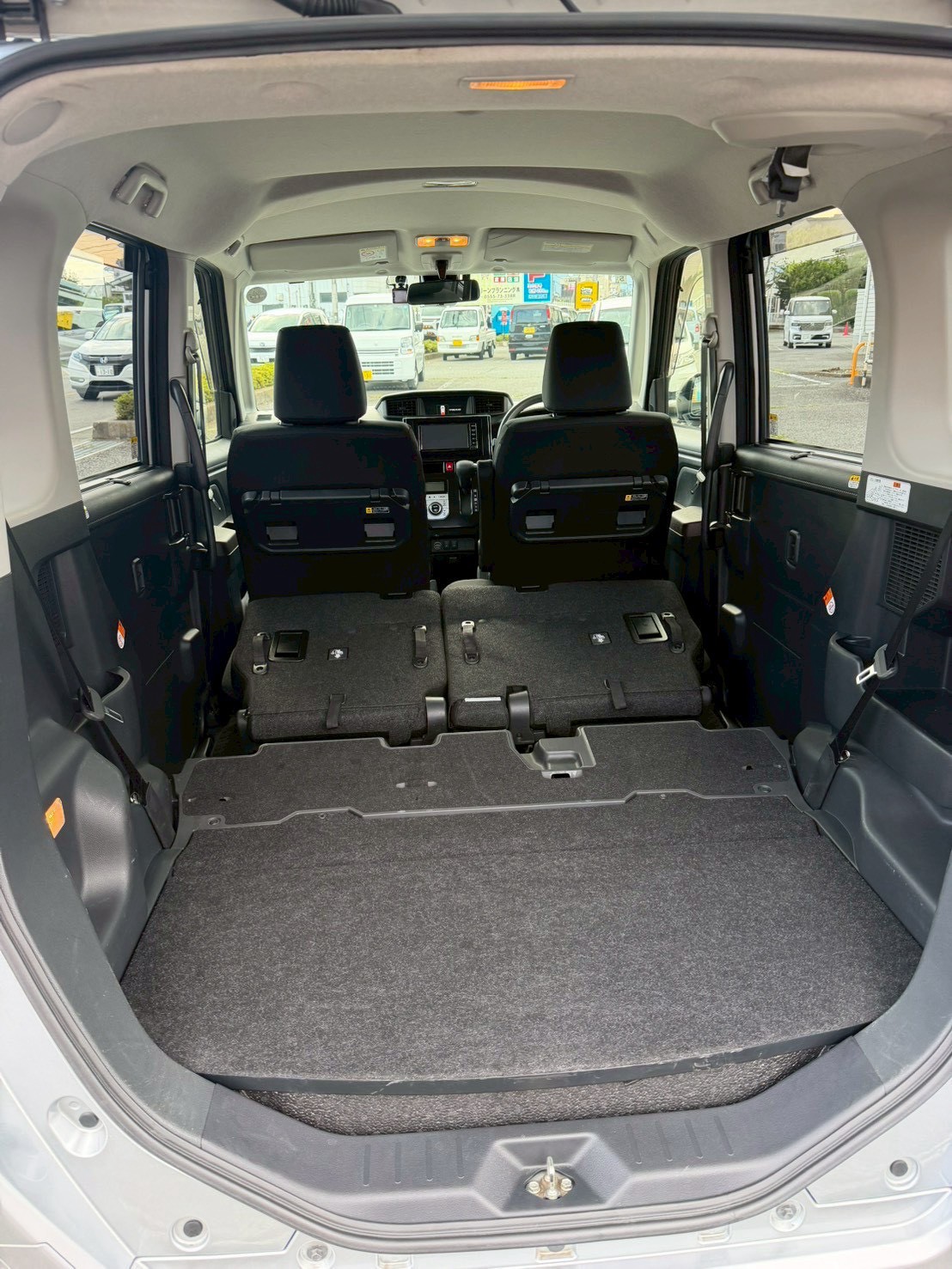 Toyota Roomy - Trunk Image 2